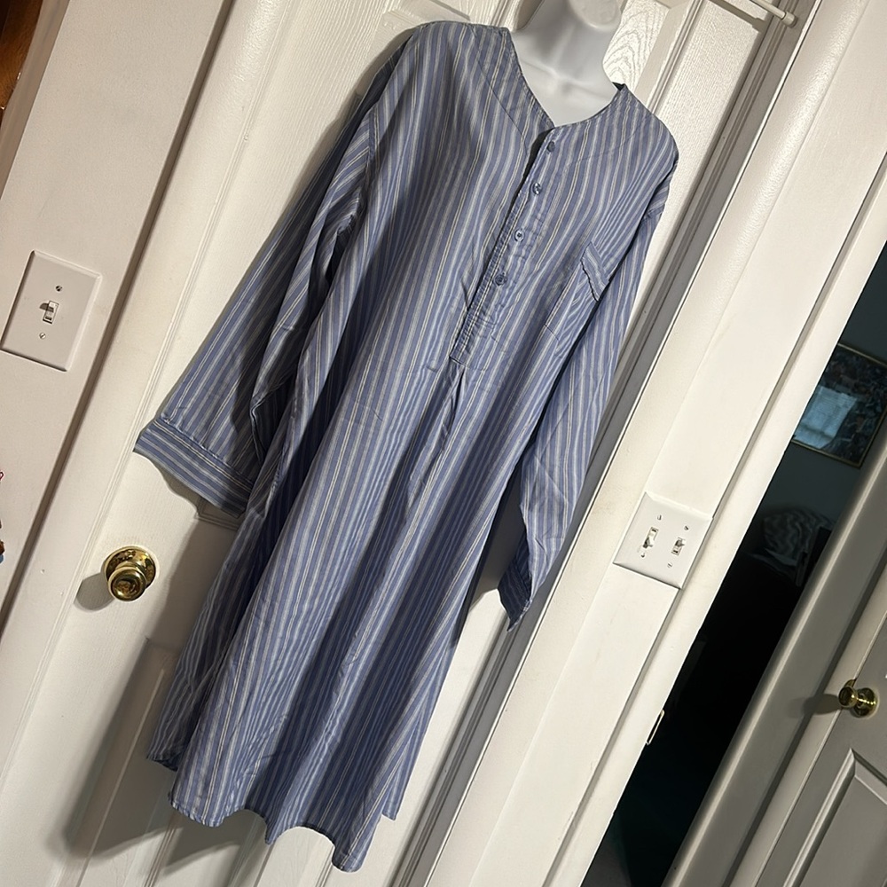 Mantles nightgown shirt